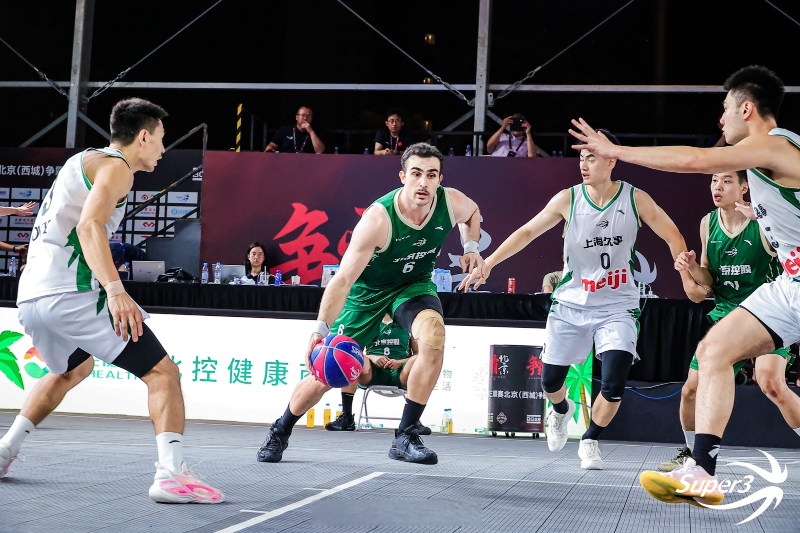 里程碑夜山东男篮篮板制胜,葡超今夜刷纪录,赛场秩序良好,更衣室氛围转暖 里程碑夜山东男篮篮板制胜,葡超今夜刷纪录,赛场秩序良好,更衣室氛围转暖