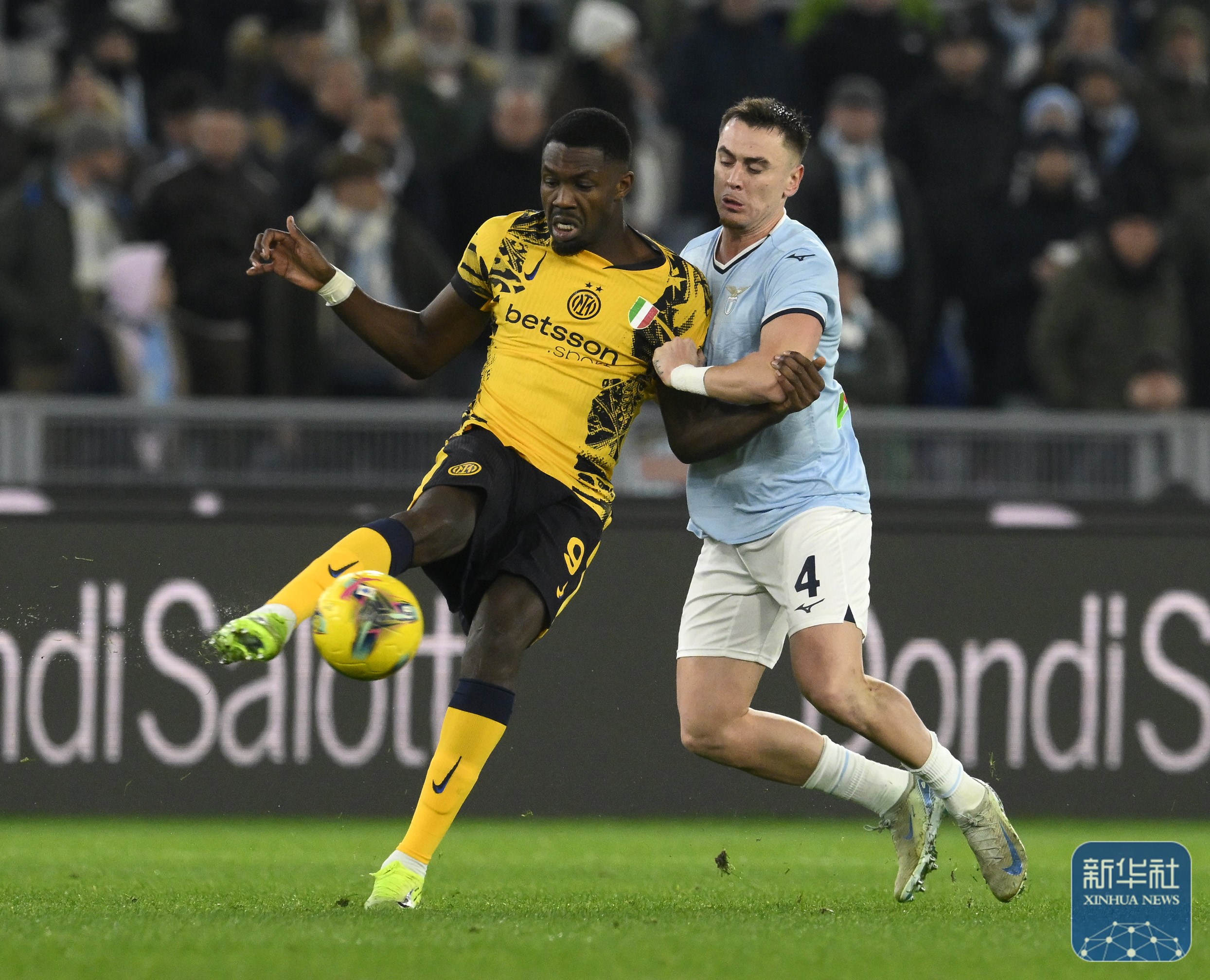 AC米兰训练开放日；冲刺阶段外线爆发引欢呼；西甲在即；球探报告显示潜力(掘进最大控顶距计算方法)