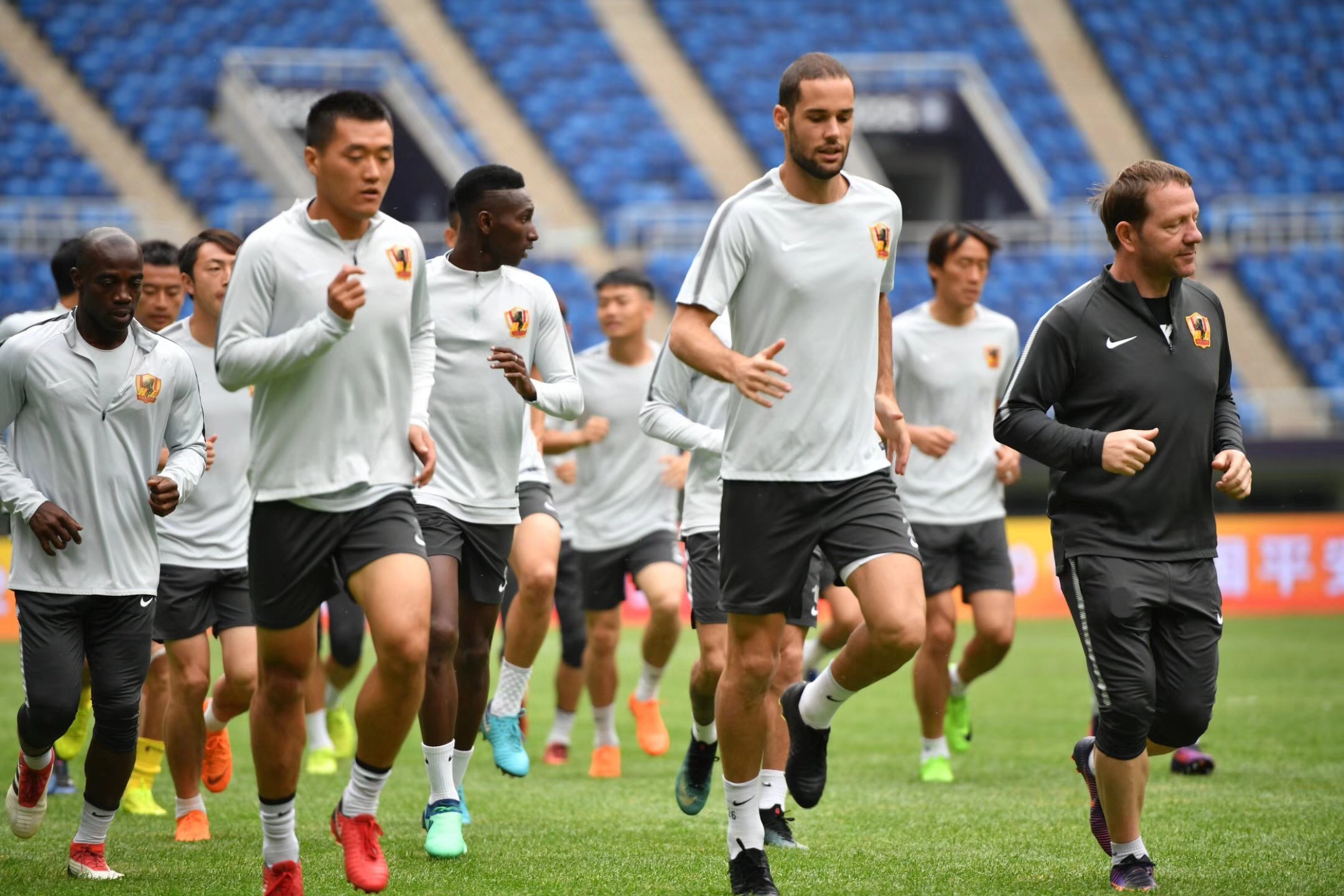 包含NBA总决赛赛程吃紧，底特律活塞清晨官宣签约，压力陡增，球探报告显示潜力的词条