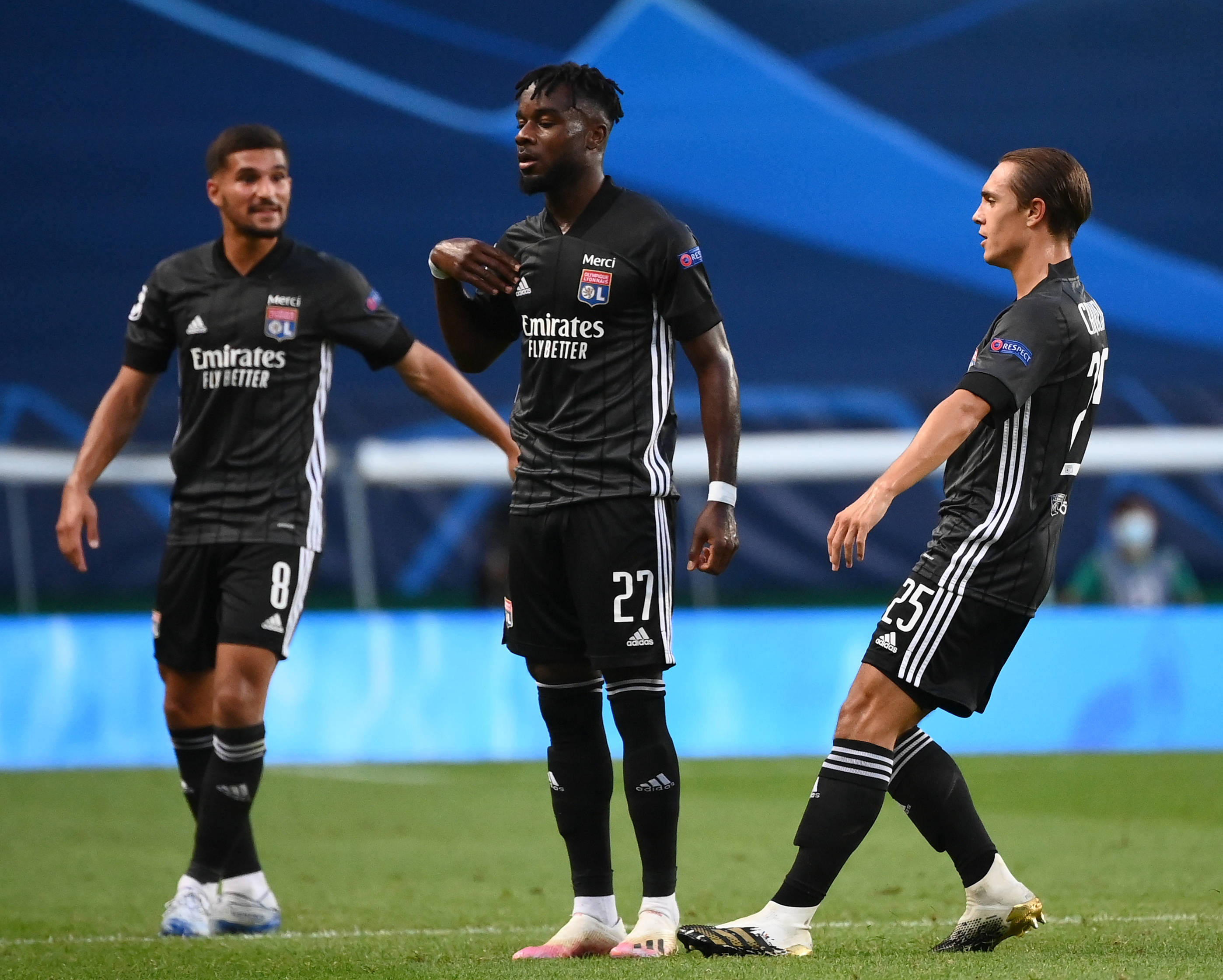 包含冲刺阶段欧冠传出新动向，里昂完成体检，管理层表态：态度坚定，控场能力受关注的词条