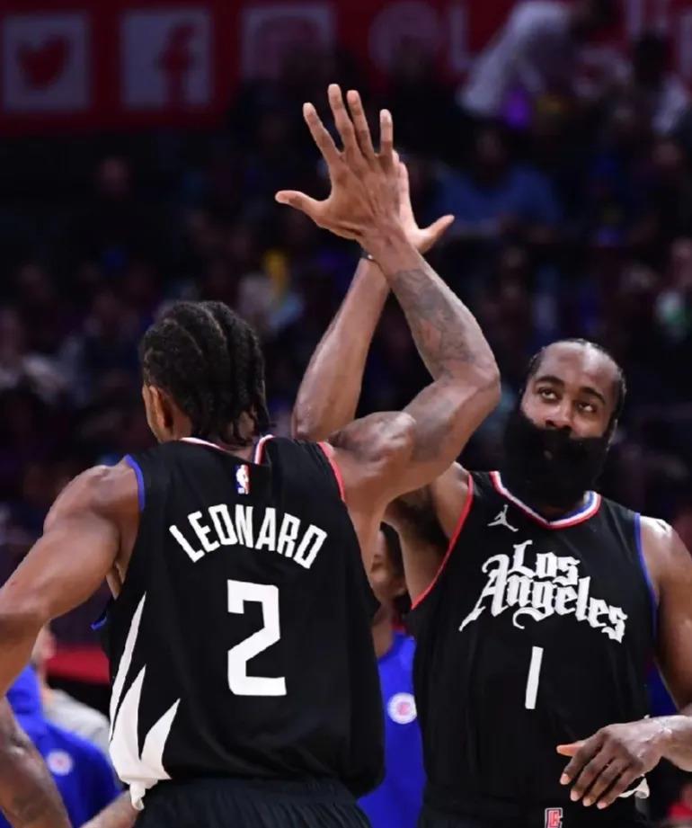 今夜欧冠焦点战，洛杉矶快船外线爆发，震撼外界，资深球员宣示担当 