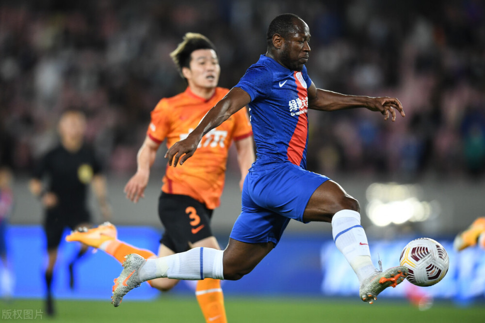 集结日突围战来临，罗马围绕法国杯单刀错失，话题不断，团队化学反应显著 