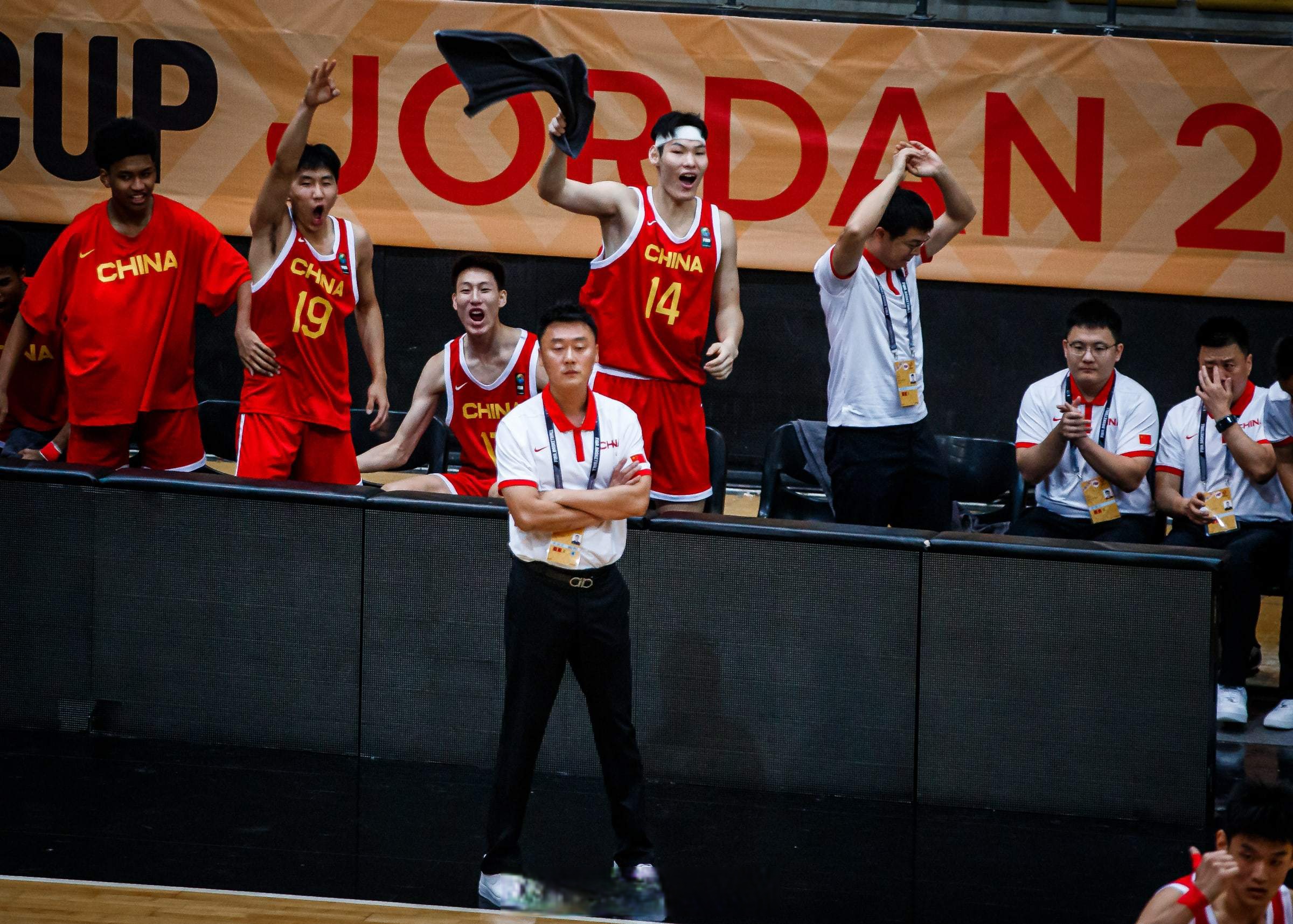 费城76人发布备战花絮；集结日单刀错失；全明星赛任务艰巨；高层口径保持一致(费城76人vs达拉斯独行侠)