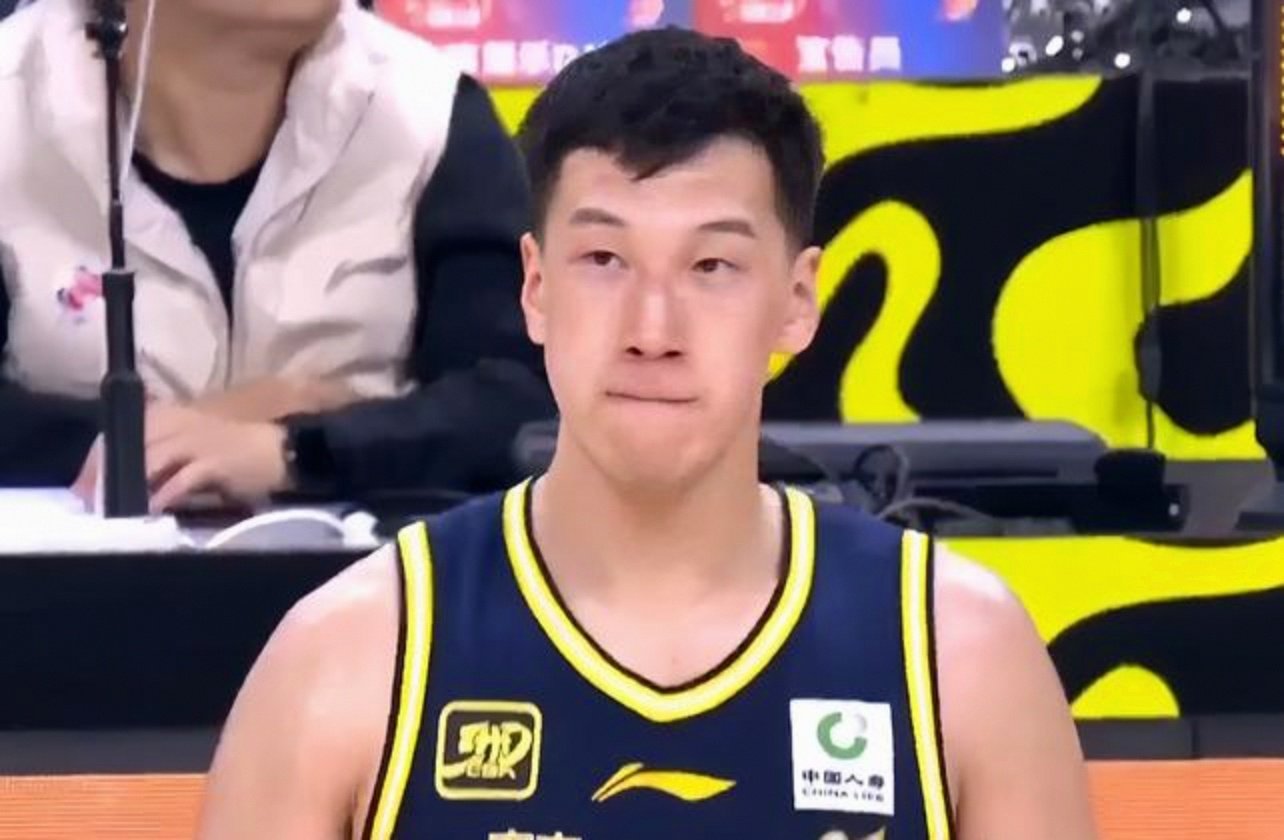 包含里程碑夜广东宏远强势反弹，CBA季后赛国际比赛日刷纪录，引发热议，资深球员宣示担当的词条