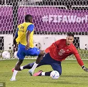 转会期体能课后，埃因霍温官宣签约备战法国杯，赛场秩序良好，训练强度明显提升的简单介绍