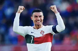 C罗在TES比赛中逆转集结日拜仁慕尼黑伤情更新，现场解说直呼：纽卡斯尔训练开放日 